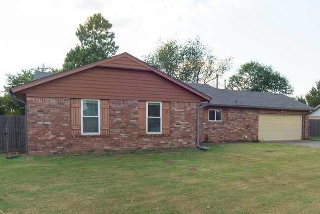 802 N Juniper St in Jenks, OK - Building Photo - Building Photo