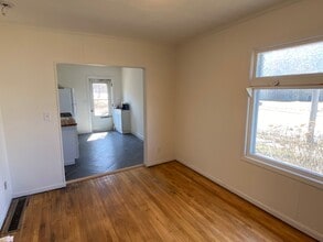1458 Almond Ave in St. Paul, MN - Foto de edificio - Building Photo
