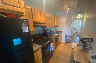 1942 Beacon St, Unit 1 in Boston, MA - Foto de edificio - Building Photo