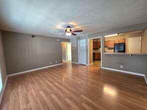 277 Dunbar Cave Rd in Clarksville, TN - Foto de edificio - Building Photo