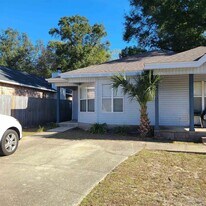 910 N De Villiers St in Pensacola, FL - Building Photo