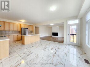 72 Kentledge Ave in East Gwillimbury, ON - Building Photo - Building Photo