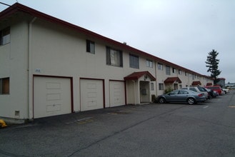 2416 S 92nd St in Tacoma, WA - Foto de edificio - Building Photo