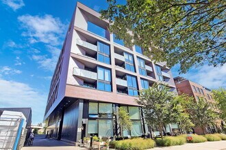 383 Sorauren Ave in Toronto, ON - Building Photo - Building Photo