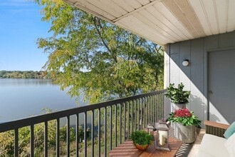 The Waverly on the Lake - Belleville, MI in Belleville, MI - Foto de edificio - Building Photo