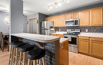 15787 Upper Fjord Way in Apple Valley, MN - Building Photo - Building Photo