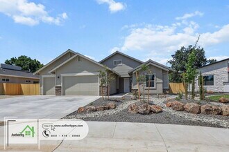 2864 River Dr in Redding, CA - Building Photo - Building Photo