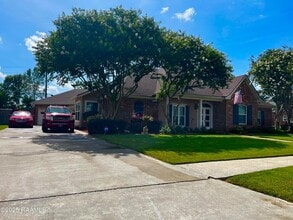 102 Midland Dr in Lafayette, LA - Building Photo - Building Photo