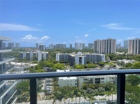 2960 NE 207th St in Aventura, FL - Building Photo