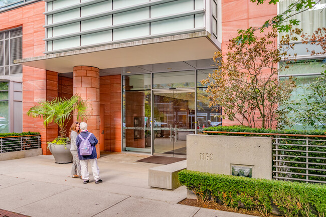 One Harbour Green in Vancouver, BC - Building Photo - Building Photo