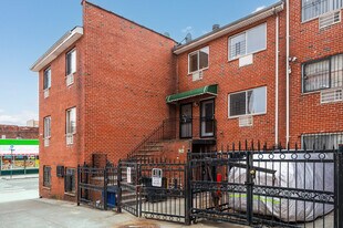 704 E 182nd St in Bronx, NY - Building Photo