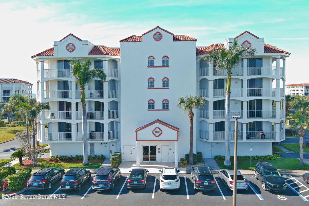 8922 Laguna Ln in Cape Canaveral, FL - Building Photo