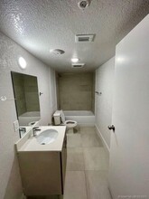 13150 Memorial Hwy-Unit -104 in Miami, FL - Building Photo - Building Photo