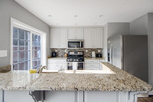 6106 Maylane Dr, Unit E2 in Baltimore, MD - Building Photo