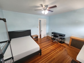 44 Woodbine St in Quincy, MA - Foto de edificio - Building Photo