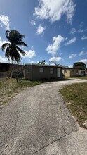 1708 Lauderdale Manor Dr in Fort Lauderdale, FL - Foto de edificio - Building Photo