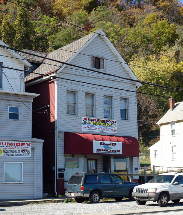 715 Freeport Rd in Creighton, PA - Foto de edificio