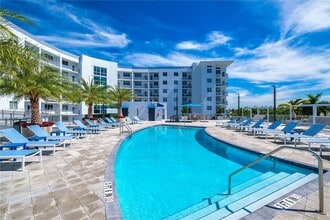 2500 SW 22nd Terrace-Unit -312 in Fort Lauderdale, FL - Foto de edificio - Building Photo