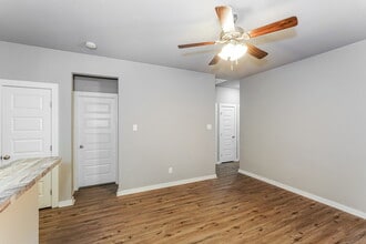 218 S Preston St in Alvarado, TX - Building Photo - Building Photo