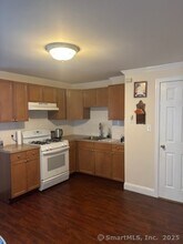 561 Howe Ave in Shelton, CT - Building Photo - Building Photo