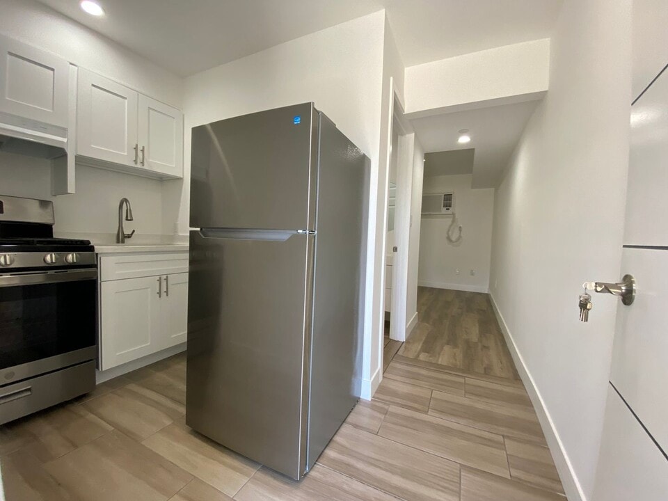 16551 Vine Ter in Los Angeles, CA - Building Photo