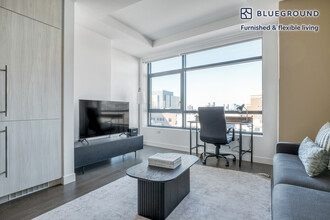 771 Beacon St in Boston, MA - Foto de edificio - Building Photo