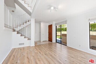 26014 Alizia Canyon Dr in Calabasas, CA - Building Photo - Building Photo