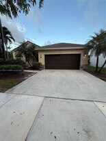 1007 Nandina Dr in Weston, FL - Building Photo