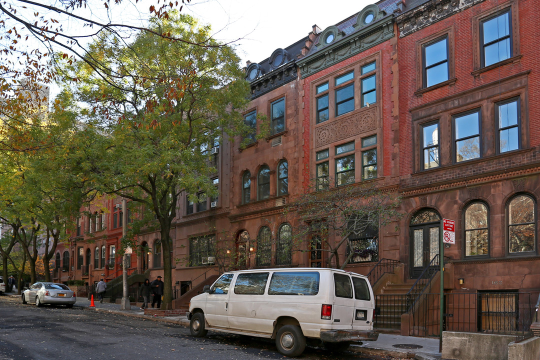 158 W 94th St in New York, NY - Foto de edificio