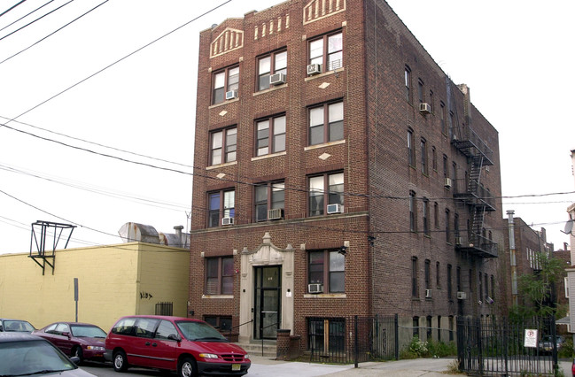 77 Romaine Ave in Jersey City, NJ - Foto de edificio - Building Photo