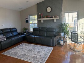 19 Woodbury Rd in Edison, NJ - Building Photo