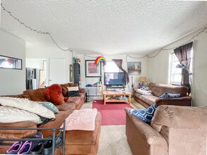 75 Magoun Ave, Unit 1 in Medford, MA - Foto de edificio - Building Photo