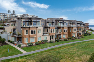 Point Edwards Condominiums in Edmonds, WA - Building Photo - Building Photo