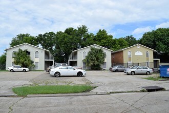 Mid City Apartment Complex in Baton Rouge, LA - Foto de edificio - Building Photo