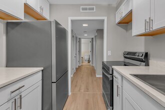 116 Harding Pl in Nashville, TN - Building Photo - Building Photo