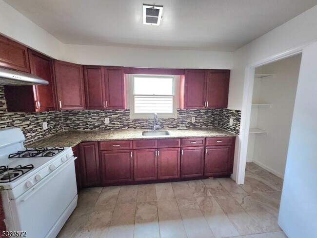 617 N 7th St in Newark, NJ - Building Photo - Building Photo
