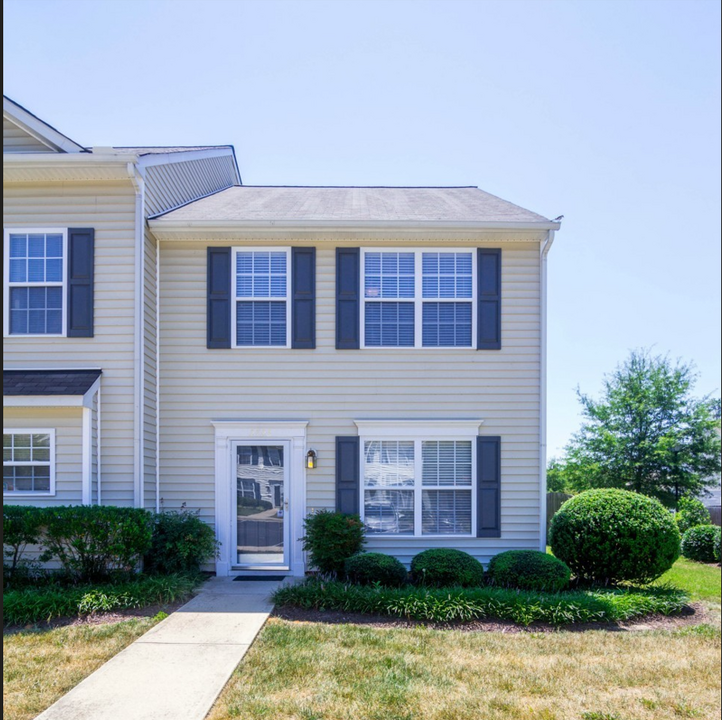 2723 Goyne Terrace in Chester, VA - Building Photo