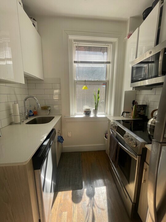 35 Queensberry St, Unit 9 in Boston, MA - Building Photo