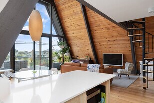 3711 S Shorewood Ave in Greenbank, WA - Building Photo