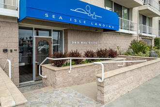 Sea Isle Landing in Long Beach, CA - Building Photo - Building Photo