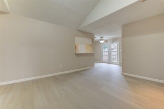 212 Quaker Dr in Friendswood, TX - Building Photo - Building Photo