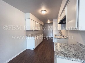 1603 S Hall St in Ennis, TX - Building Photo - Building Photo