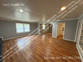 1402 Dianne Dr in Jackson, MS - Building Photo - Building Photo