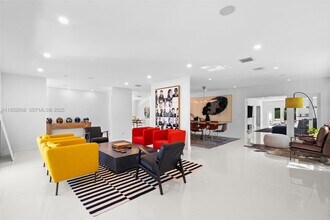 5055 N Bay Rd in Miami Beach, FL - Building Photo - Building Photo