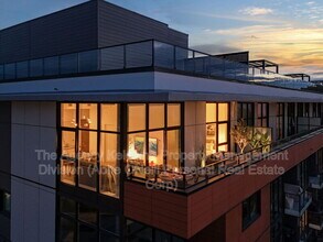 3389 Lakeshore Rd in Kelowna, BC - Building Photo - Building Photo