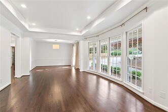 4555 Runnemede Rd NW in Atlanta, GA - Foto de edificio - Building Photo