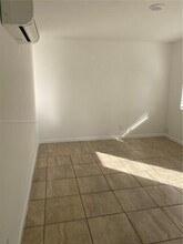 413 Phippen Waiters Rd in Dania Beach, FL - Building Photo - Building Photo