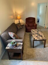 311 Pierce Ave, Unit 311 in Charleston, IL - Foto de edificio - Building Photo