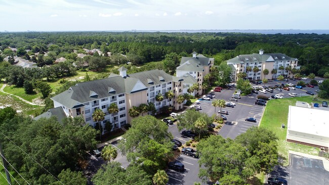 4276 Calinda Ln, Unit 117 in Niceville, FL - Foto de edificio - Building Photo