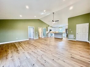 220 Merriman Rd in Hendersonville, NC - Building Photo - Building Photo